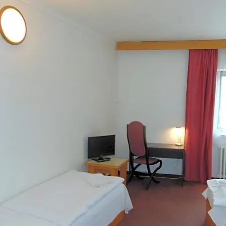 Isora 3*